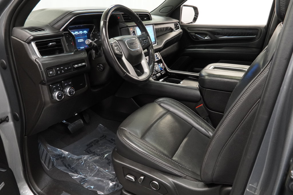 Used 2021 GMC Yukon XL Denali w/ Denali Premium Package AWD/4WD image 12