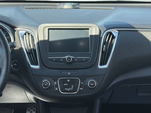 Used 2017 Chevrolet Malibu LT FWD image 18
