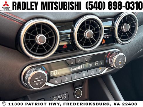 Used 2025 Nissan Sentra SR w/ SR Premium Package FWD image 10