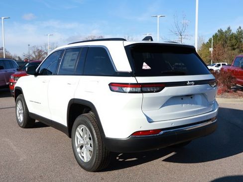 New 2025 Jeep Grand Cherokee Laredo X image 8