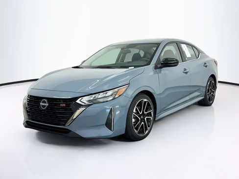 Used 2025 Nissan Sentra SR FWD image 3