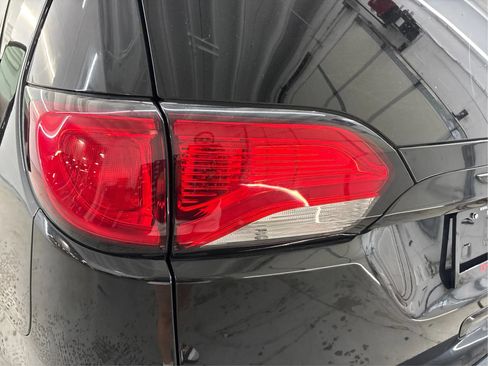 Used 2019 Chrysler Pacifica Touring-L FWD image 31
