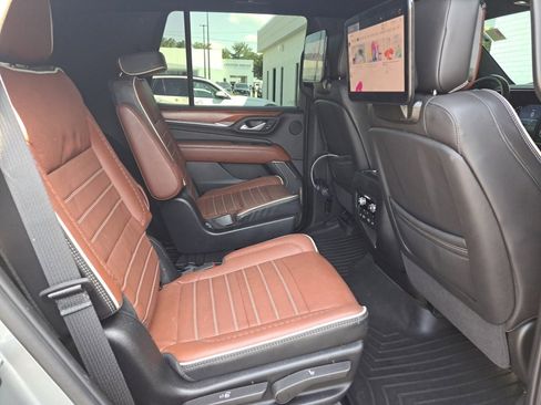 Used 2024 GMC Yukon Denali Ultimate AWD/4WD image 13