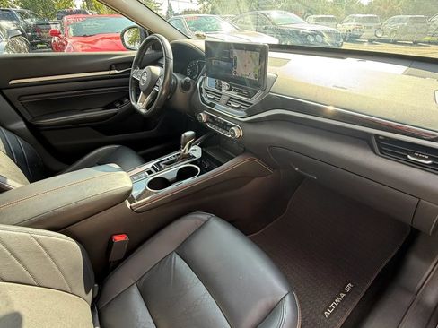 Used 2023 Nissan Altima 2.0 SR FWD image 13