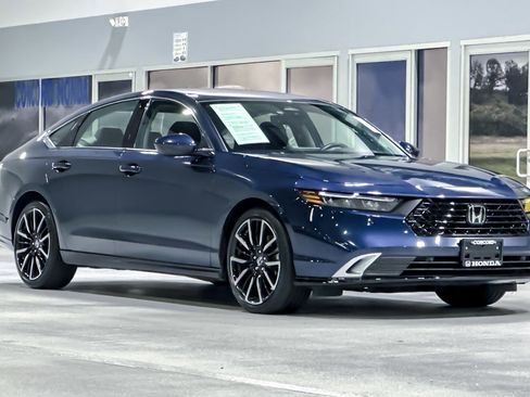 Used 2025 Honda Accord Touring image 6
