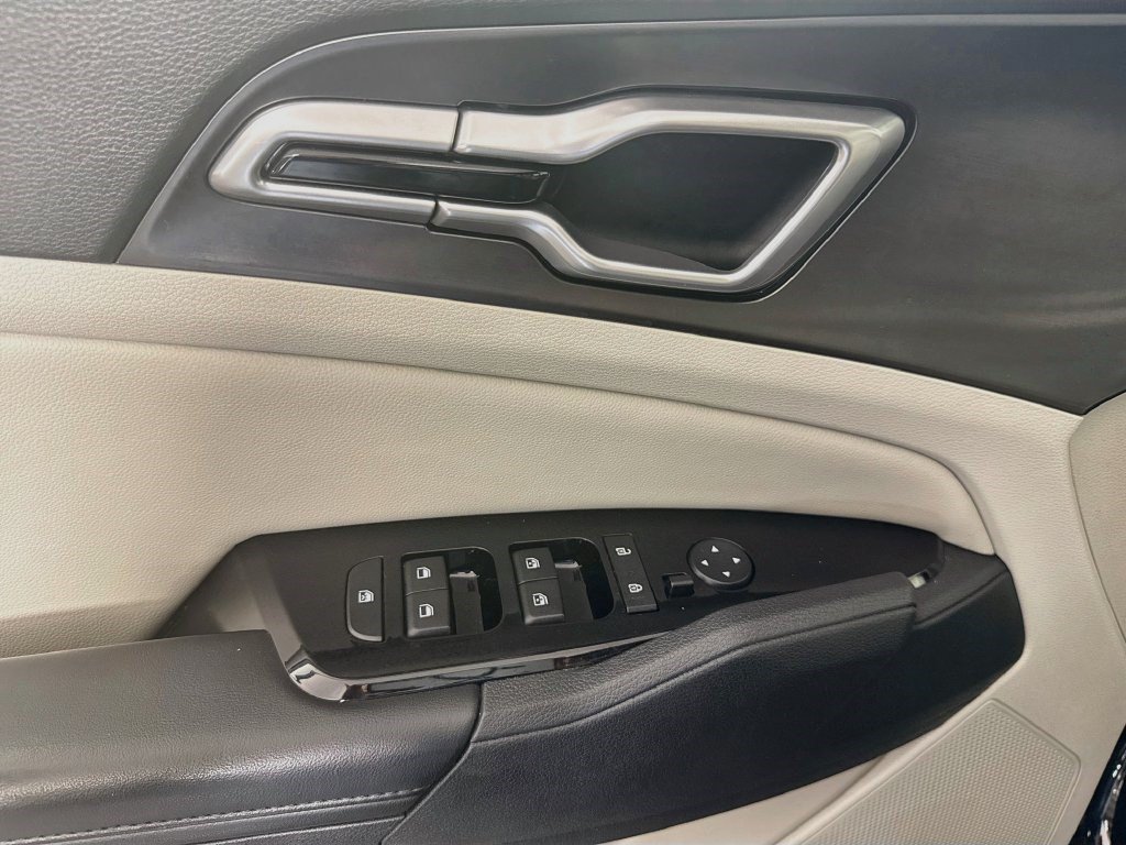 Used 2024 Kia Sportage EX FWD image 11