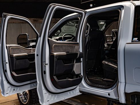 Used 2024 Ford F250 Platinum w/ FX4 Off-Road Package image 26