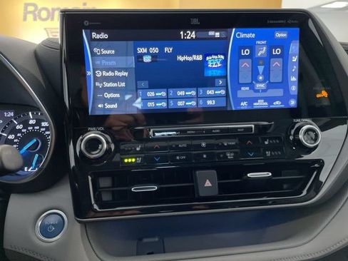 Used 2021 Toyota Highlander Limited AWD/4WD image 24