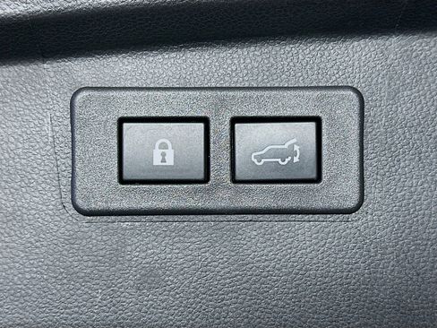 Used 2025 Subaru Outback Premium image 29