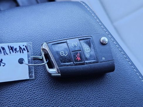 Used 2021 Volkswagen Tiguan SE R-Line image 32