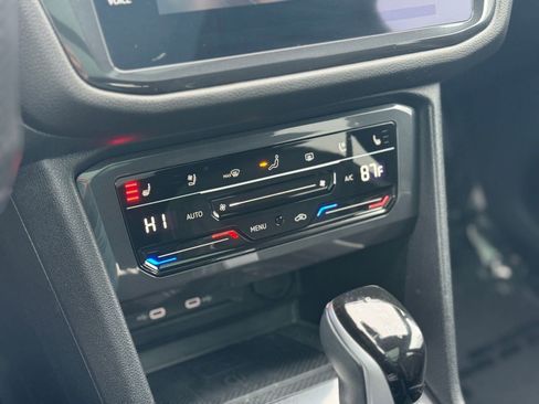 Used 2024 Volkswagen Tiguan SEL R-Line image 17