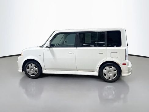 Used 2005 Scion xB FWD image 9