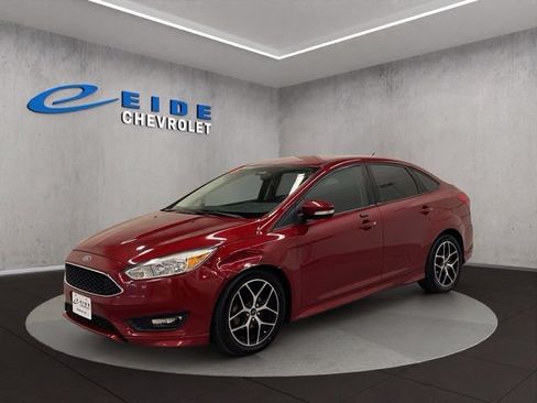 Used 2015 Ford Focus SE w/ SE Sport Package FWD image 9