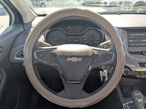 Used 2017 Chevrolet Cruze LT FWD image 18
