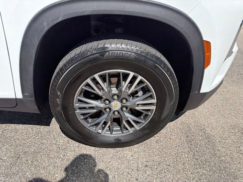 Used 2024 Chevrolet Traverse LT FWD image 33
