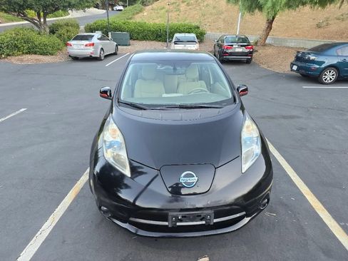 Used 2011 Nissan Leaf SL w/ Recycling/Organizational Pkg FWD image 2