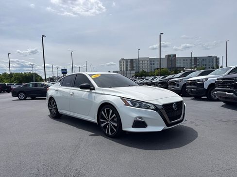 Used 2020 Nissan Altima 2.5 SR w/ Premium Package FWD image 1