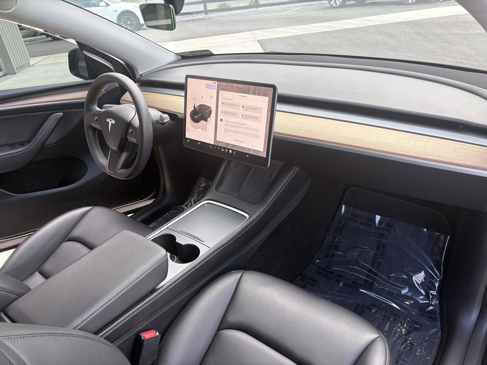 Used 2024 Tesla Model Y Long Range AWD/4WD image 24