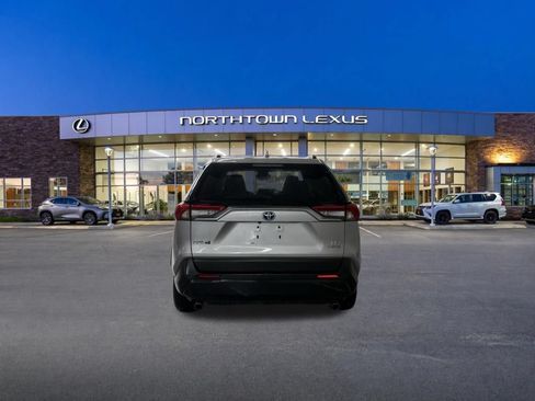 Used 2024 Toyota RAV4 LE AWD/4WD image 20