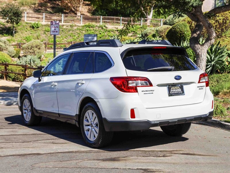 Used 2017 Subaru Outback 2.5i Premium AWD/4WD image 3