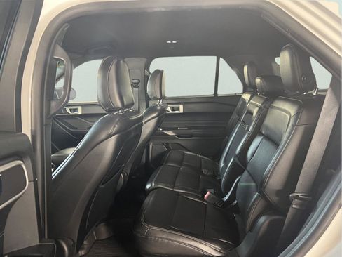 Used 2020 Ford Explorer XLT w/ Equipment Group 202A AWD/4WD image 16