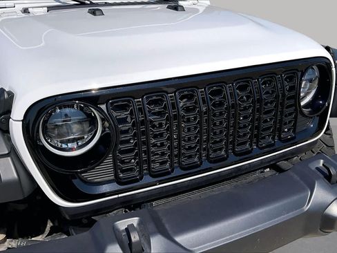 Used 2025 Jeep Wrangler Unlimited Sport AWD/4WD image 28