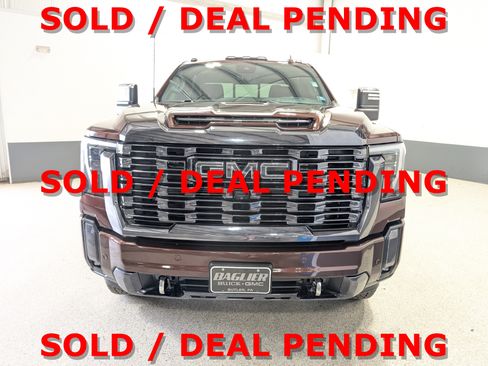 Used 2024 GMC Sierra 2500 Denali Ultimate AWD/4WD image 8