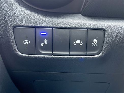 Used 2021 Hyundai Kona Limited image 17