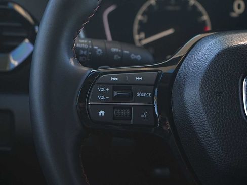 Certified 2025 Honda Pilot Sport image 17