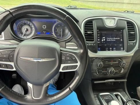 Used 2020 Chrysler 300 Touring w/ Sport Appearance Package RWD image 6