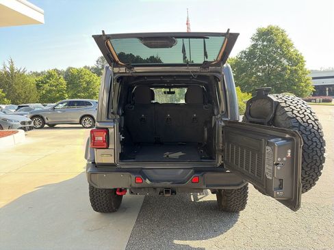 Used 2022 Jeep Wrangler Unlimited Rubicon w/ LED Lighting Group AWD/4WD image 31