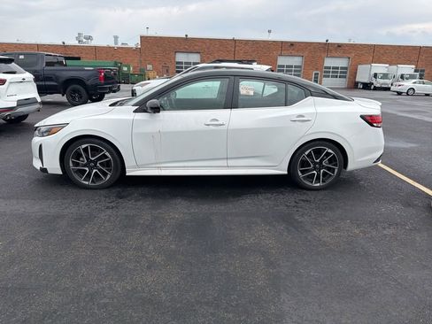 Used 2025 Nissan Sentra SR w/ SR Premium Package image 1
