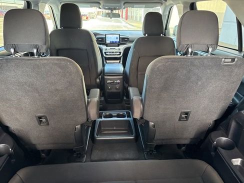 Used 2021 Ford Explorer XLT image 31