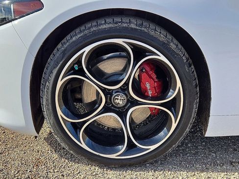 Used 2024 Alfa Romeo Giulia Veloce image 11