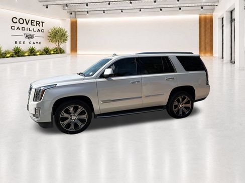 Used 2020 Cadillac Escalade Premium Luxury RWD image 5
