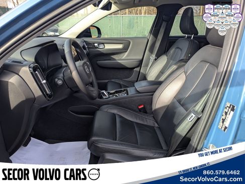 Certified 2023 Volvo XC40 B5 Ultimate w/ Protection Package Premier image 10