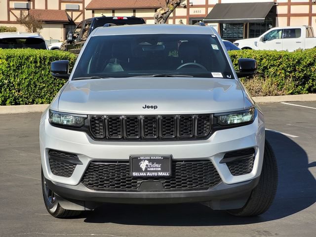 Used 2024 Jeep Grand Cherokee Altitude AWD/4WD image 3