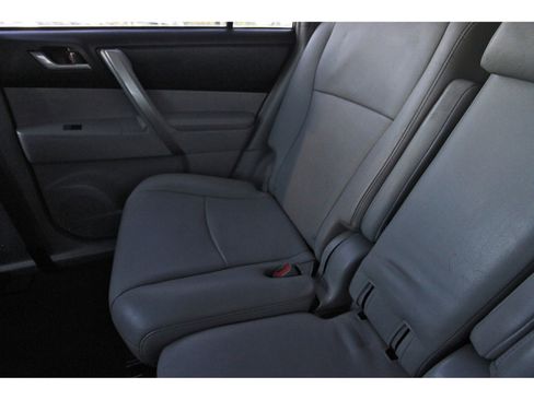 Used 2013 Toyota Highlander SE FWD image 14