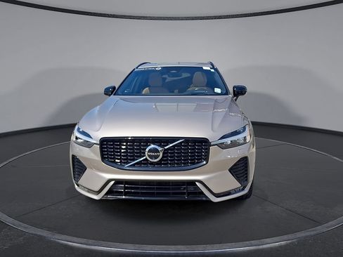 Certified 2024 Volvo XC60 B5 Ultimate w/ Protection Package Premier AWD/4WD image 4