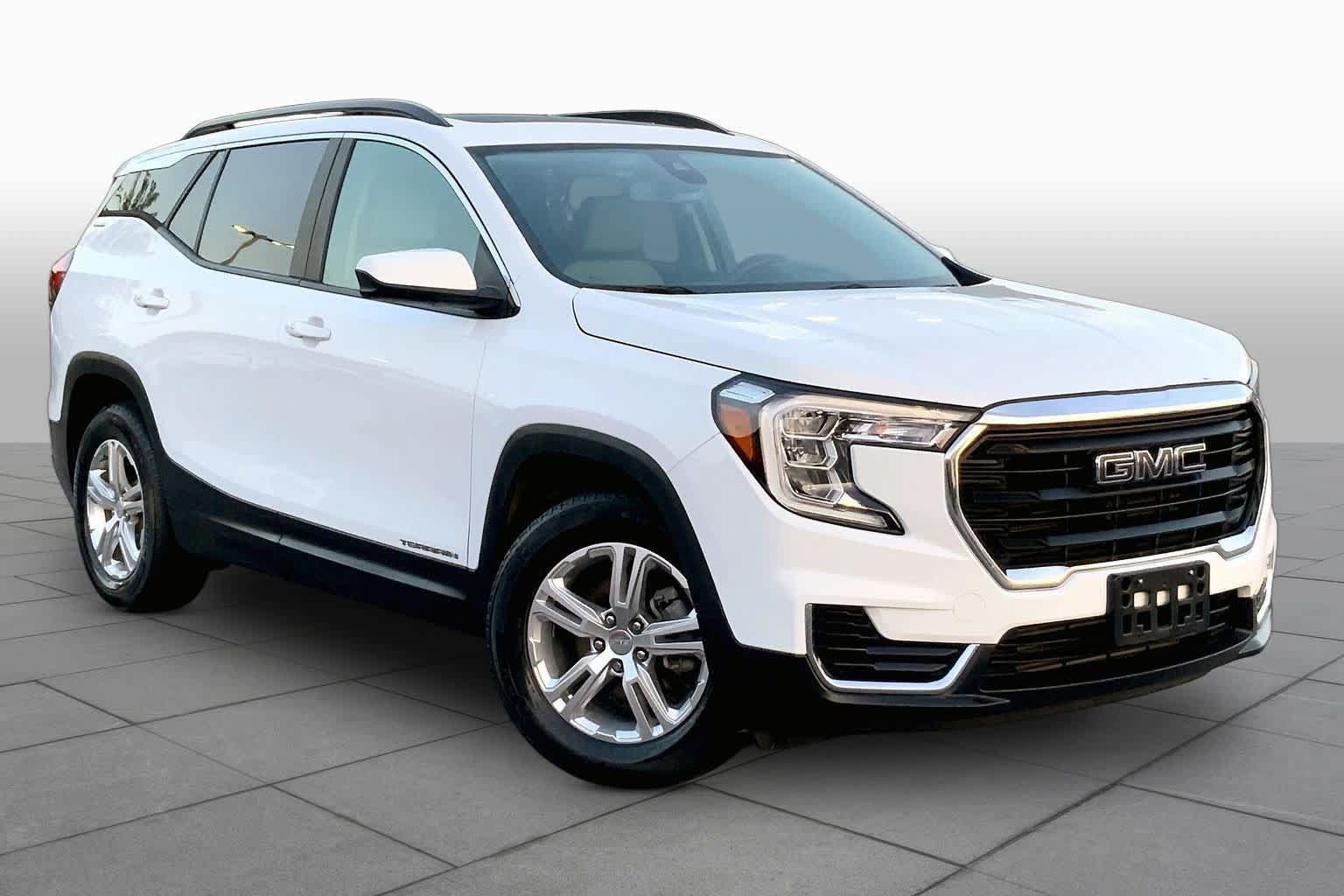 Used 2022 GMC Terrain SLE w/ Driver Convenience Package FWD image 3