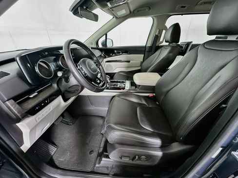 Used 2024 Kia Carnival EX FWD image 13