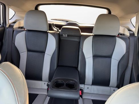 Used 2020 Subaru Crosstrek 2.0i Limited w/ Moonroof Package w/Navigation AWD/4WD image 12