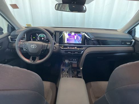 Used 2025 Toyota Camry LE FWD image 9