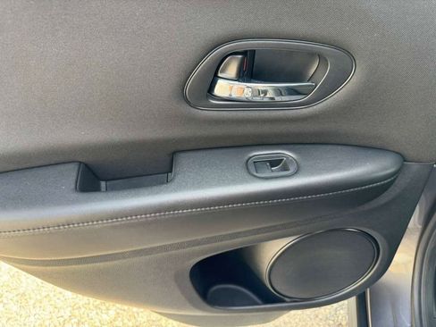 Used 2016 Honda HR-V LX image 18