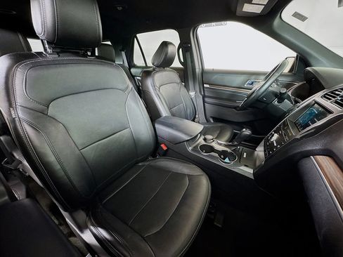 Used 2018 Ford Explorer Limited AWD/4WD image 30