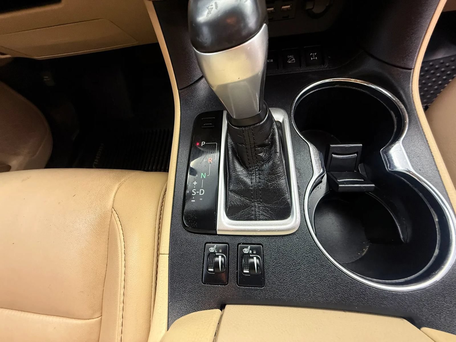 Used 2019 Toyota Highlander XLE AWD/4WD image 11