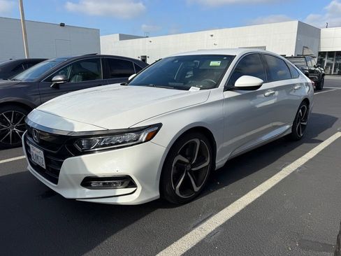 Used 2019 Honda Accord Sport image 2