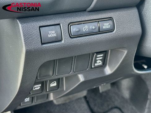 Used 2024 Nissan Frontier SL AWD/4WD image 13