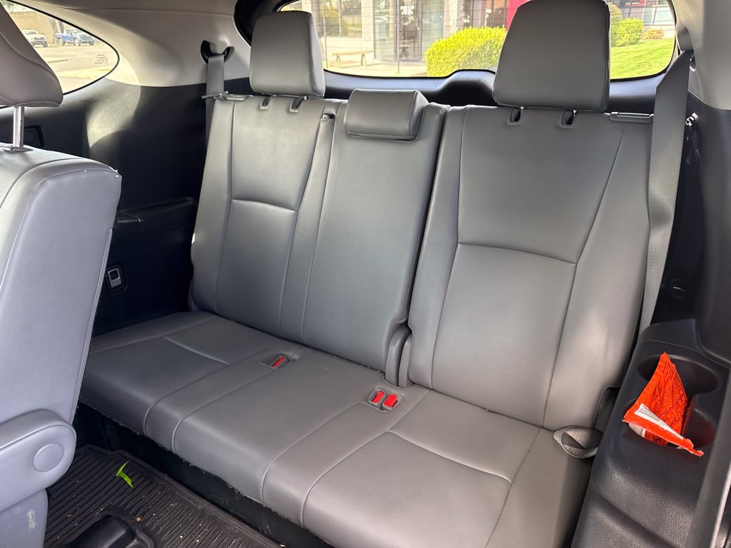 Used 2022 Toyota Highlander XLE AWD/4WD image 15