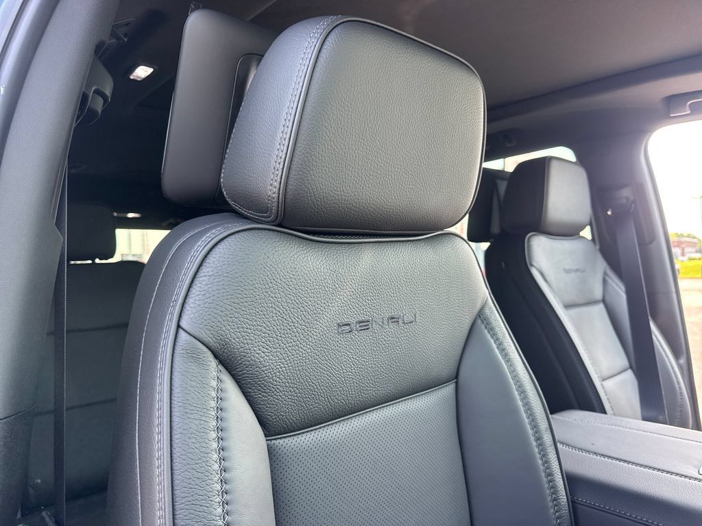 New 2026 GMC Yukon Denali w/ Denali Reserve Package AWD/4WD image 33